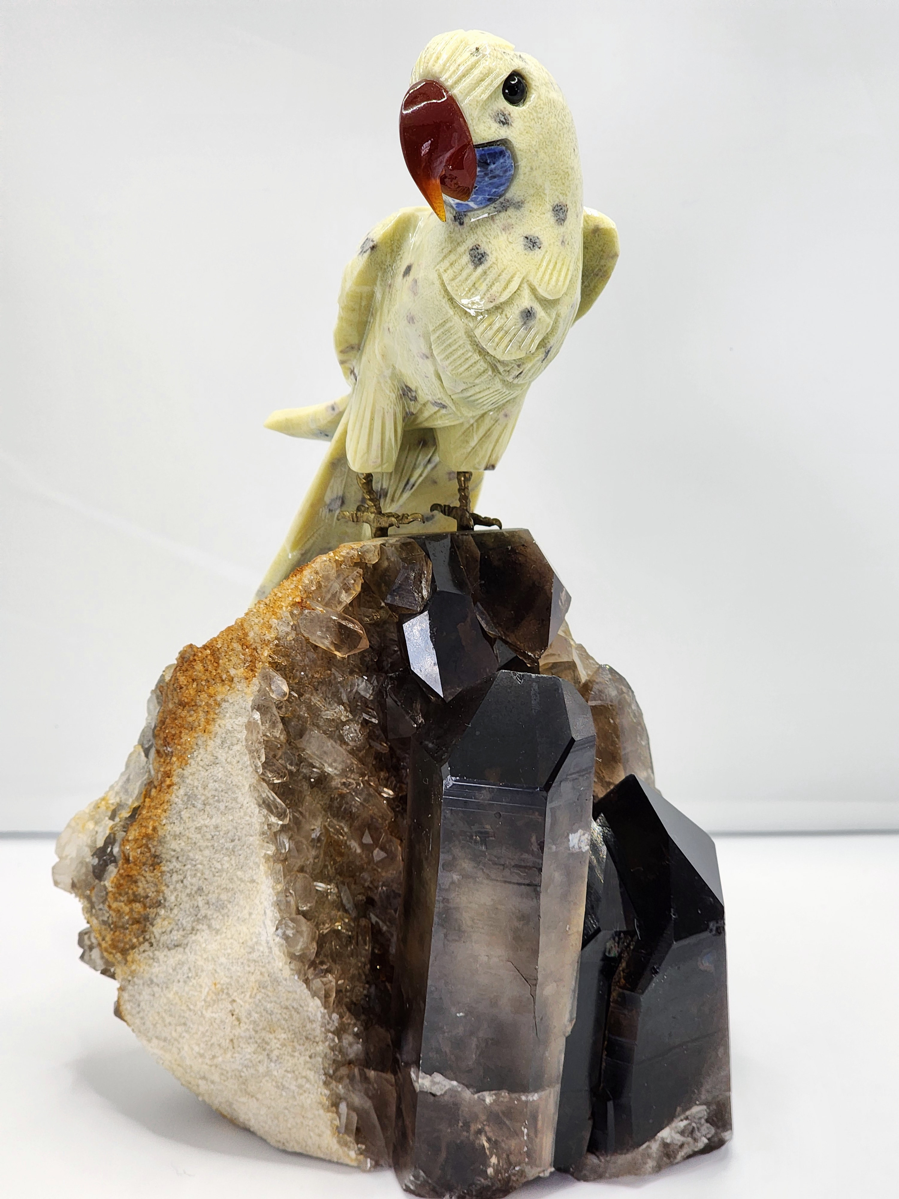 Parrot, Jasper parrot carving, parrot carvings, stone carvings, Smoky cluster, smoky base, smoky quartz, bird carvings, crystals, crystal carvings